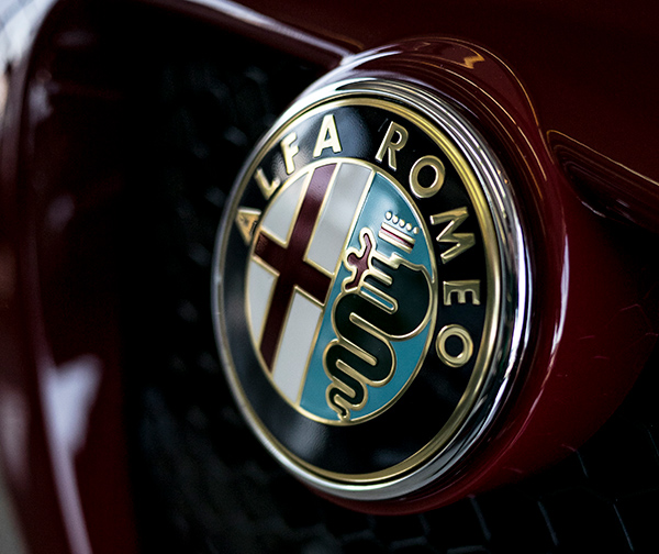 666 2 emblemas Escudo Alfa Romeo Oro 74 mm Capucha Delantera Trasera Emblema Oro 147 156 159 Brera Mito Metal